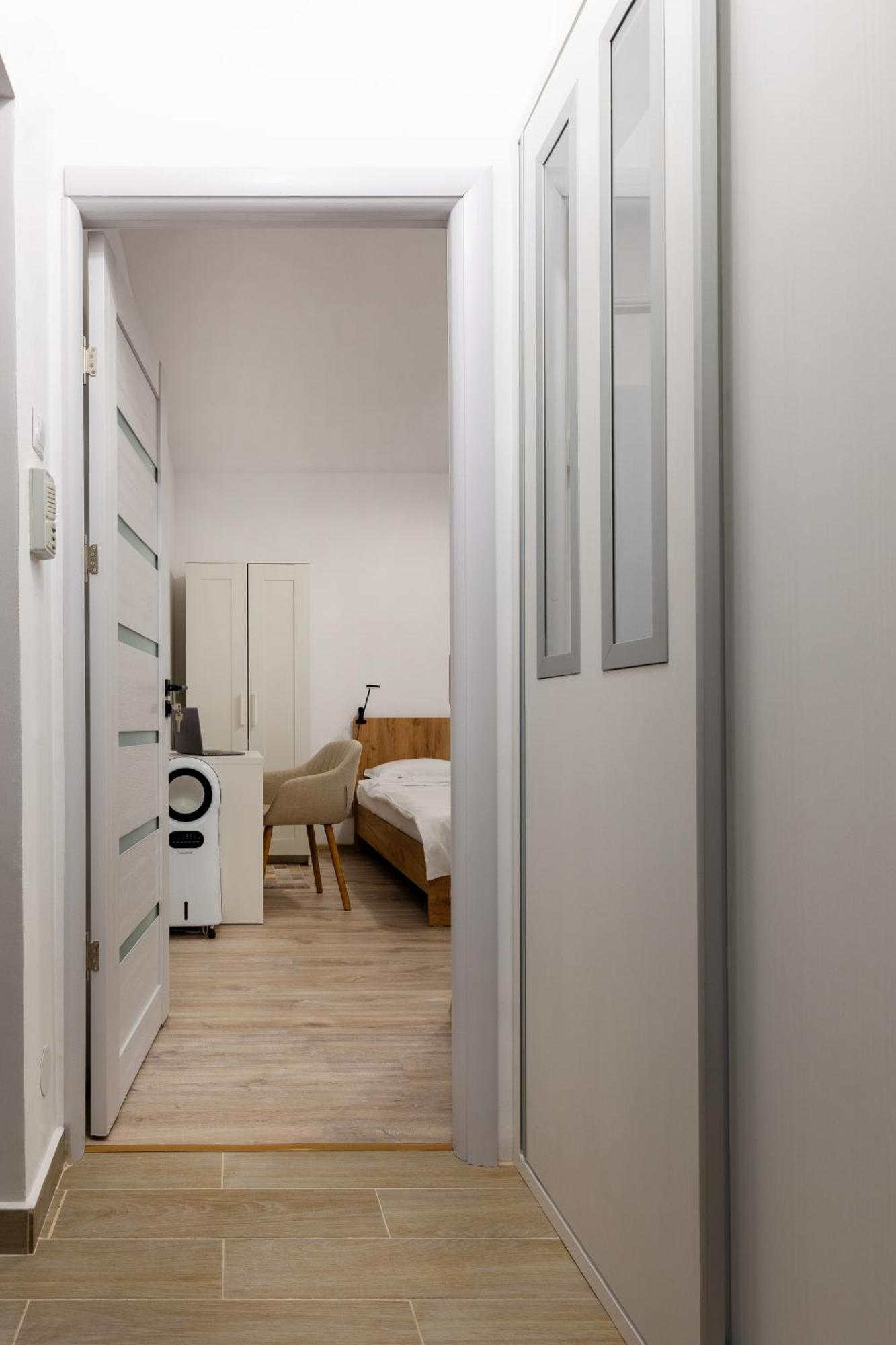 Minerva Studio Craiova Apartment Екстериор снимка